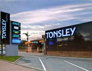 Bangunan 2 Tonsley Hotel