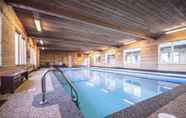 Swimming Pool 2 Econo Lodge Vernon