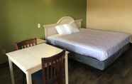 Kamar Tidur 3 Weston Inn & Suites