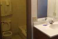 In-room Bathroom Plaza inn Lordsburg