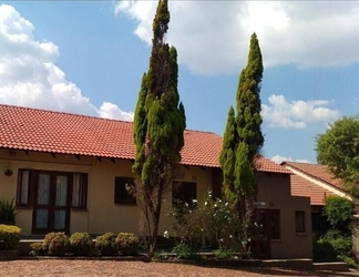 Exterior 2 Cozy Guestrooms in Midrand