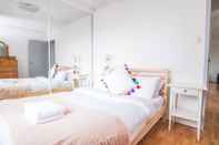 Kamar Tidur Simple Comfort! 2bed1bath Unit in Meadowbank