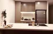 Phòng ngủ 7 Luxury Skyrise 2bed2bath APT in Olympic Park