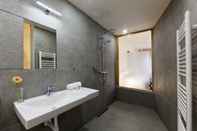 Toilet Kamar Hotel Wolf