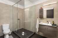 In-room Bathroom The Aristotelian Suites by Athens Stay