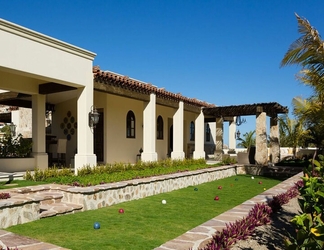 Exterior 2 Beautiful Holiday Villa in a Prime Location in Cabo San Lucas 1007