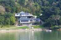 Exterior Water's Edge Holiday Homes