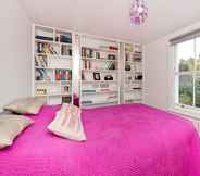 Phòng ngủ 3 Bright & Spacious 5 Bed House in Charming Putney