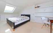 Bedroom 6 Bright & Spacious 5 Bed House in Charming Putney