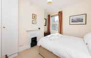 ห้องนอน 3 Fabulously British 3 Bed House near Battersea Park