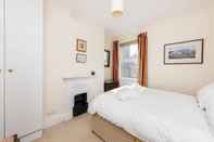 Kamar Tidur Fabulously British 3 Bed House near Battersea Park