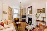 พื้นที่สาธารณะ Fabulously British 3 Bed House near Battersea Park