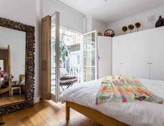 Bedroom 2 Bright and Beautiful 2 Bed Flat Near Hyde Park