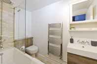 Toilet Kamar Charming 2-bed Apartment, Pimlico