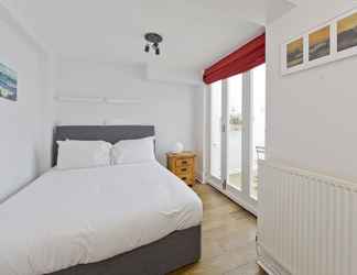 Bedroom 2 Charming 2-bed Apartment, Pimlico