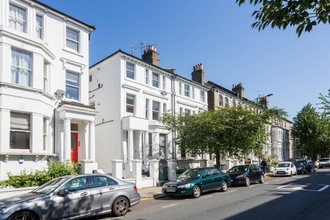 Exterior 4 Delightful 2 bed Garden Flat in Shepherd's Bush