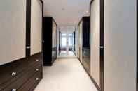 Lobby Spacious & Tasteful 4-bed House in Holland Park