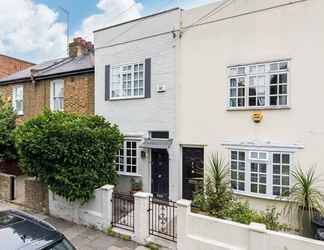 Bangunan 2 Delightful 2-bed Home, Fulham