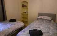 Bedroom 6 2 Bed Apartment 2 Mins Walk Away From the Beach!