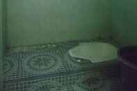 Toilet Kamar Purnama Raya Guest House