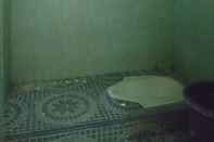 In-room Bathroom Purnama Raya Guest House