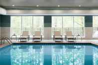 สระว่ายน้ำ Holiday Inn Express & Suites Edmonton SW - Windermere, an IHG Hotel
