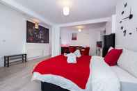 Kamar Tidur Modern studio in Harrow