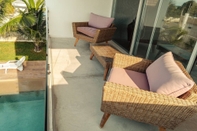 Ruang untuk Umum Breathtaking Beach Villa, Feel the Inviting Vibe!