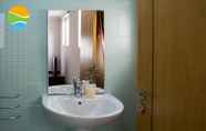 In-room Bathroom 7 Laguna Formosa - Holidays in the Algarve