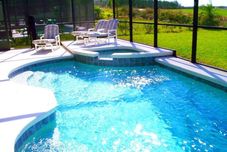 Kolam Renang Bonville Drive Villa Highlands Reserve 2