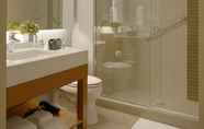 Toilet Kamar 3 Hyatt Place Prince George