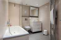 In-room Bathroom The Paddington Retreat - Elegant 4bdr in 2 Paddington Mews