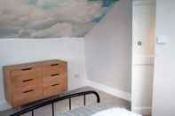 Bedroom The Old Post Office - Bright Modern 4bdr Townhouse With Private Garden
