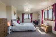 Bedroom 4 Bedroom Detached House- Log Fire, Mountain Views