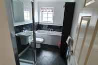 Toilet Kamar Beautiful Cottage in Stornoway