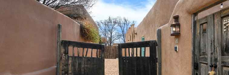 Exterior Casa Azul - Hilltop Gem, Authentic Santa Fe Style