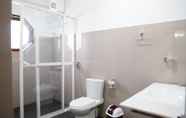 Toilet Kamar 4 Ananthi Hotels