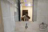 In-room Bathroom Hotel New Pathik