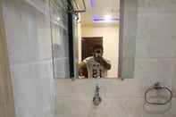 In-room Bathroom Hotel New Pathik