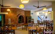 Restaurant 2 Inn Pondiville Forest Retreat