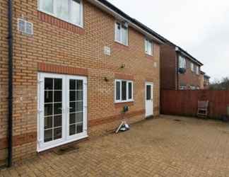 Exterior 2 Modern 4 Bedroom Detached House in Cardiff