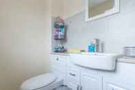 In-room Bathroom Modern 4 Bedroom Detached House in Cardiff