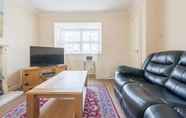 Common Space 7 Modern 4 Bedroom Detached House in Cardiff