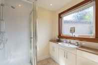 Phòng tắm bên trong Sunnyside Cottage 5 Mins to St Andrews