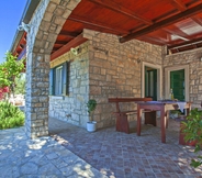 Common Space 7 Stone House San Pelegrin