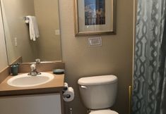 In-room Bathroom 7 5BR Hampton Lakes Pool Home 700 by OVRH