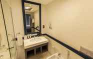 Toilet Kamar 4 Edge Creekside Hotel