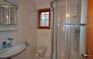 In-room Bathroom 7 Artus 3