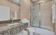 Toilet Kamar 2 Modern Magic Village Resort Townhouse 7620