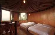 Kamar Tidur 4 Stream Yurt Campground
